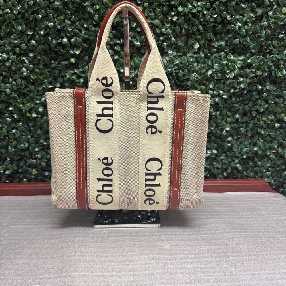Chloe Small Woody Logo Strap Linen Tote - Picture 3 of 13